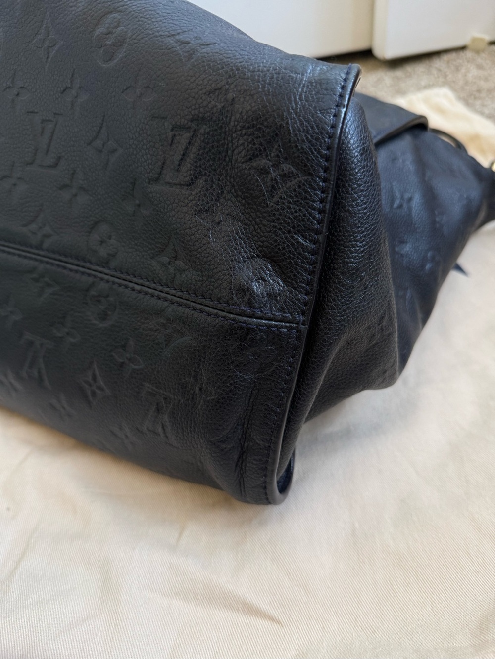 Authentic Louis Vuitton Monogram Empreinte Lumineuse GM bag in Navy Blue - Picture 8 of 16